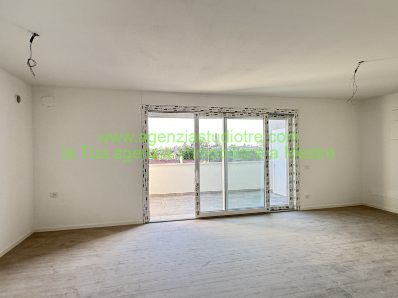 Nel cuore di Casale sul Sile, a pochi passi dal centro cittadino, con una superficie complessiva ...