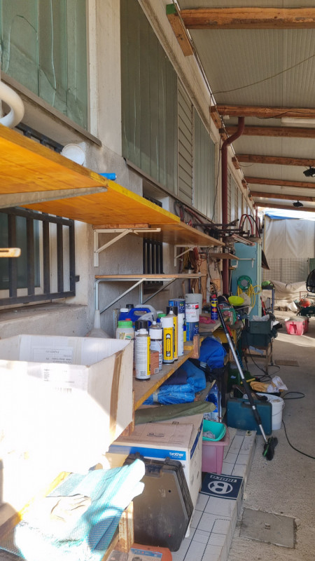 Situato nel cuore della nuova zona industriale di Este, proponiamo in vendita un capannone spazio...