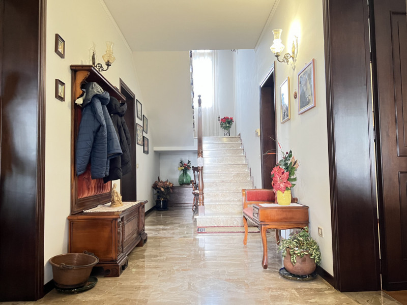 Boara Pisani (PD)

Immersa nella tranquillità della campagna di Boara Pisani, proponiamo in vendi...