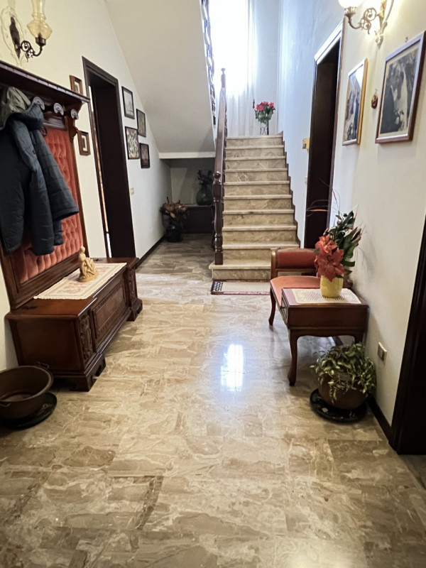 Boara Pisani (PD)

Immersa nella tranquillità della campagna di Boara Pisani, proponiamo in vendi...