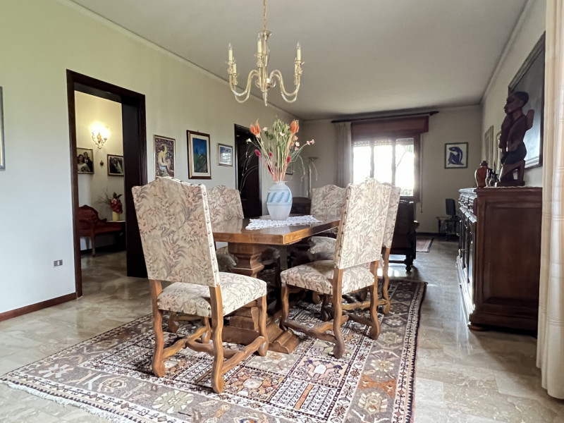 Boara Pisani (PD)

Immersa nella tranquillità della campagna di Boara Pisani, proponiamo in vendi...