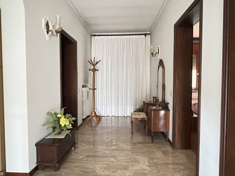 Boara Pisani (PD)

Immersa nella tranquillità della campagna di Boara Pisani, proponiamo in vendi...