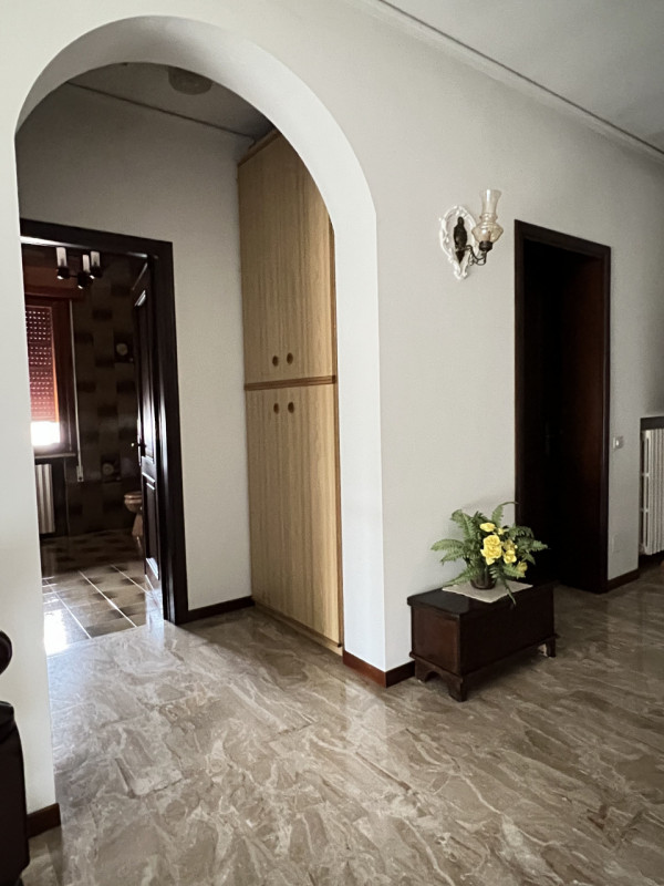 Boara Pisani (PD)

Immersa nella tranquillità della campagna di Boara Pisani, proponiamo in vendi...