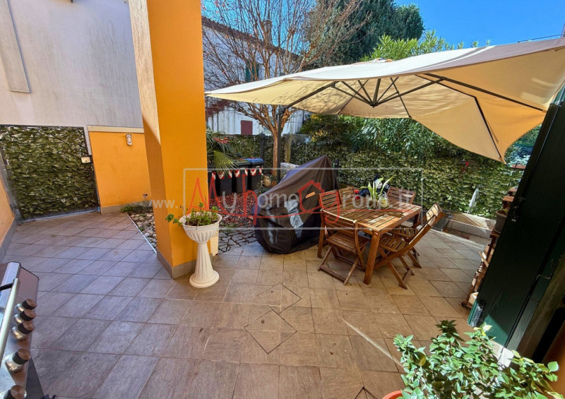 CHIESANUOVA - (Rif.V252-s) - Proponiamo in zona centrale al confine tra Chiesanuova e Sarmeola a ...