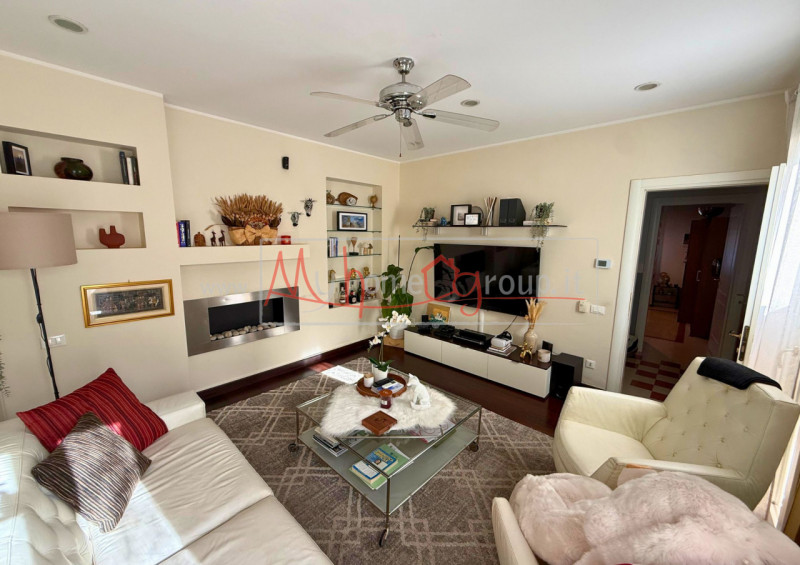 CHIESANUOVA - (Rif.V252-s) - Proponiamo in zona centrale al confine tra Chiesanuova e Sarmeola a ...