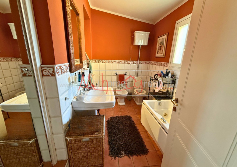 CHIESANUOVA - (Rif.V252-s) - Proponiamo in zona centrale al confine tra Chiesanuova e Sarmeola a ...