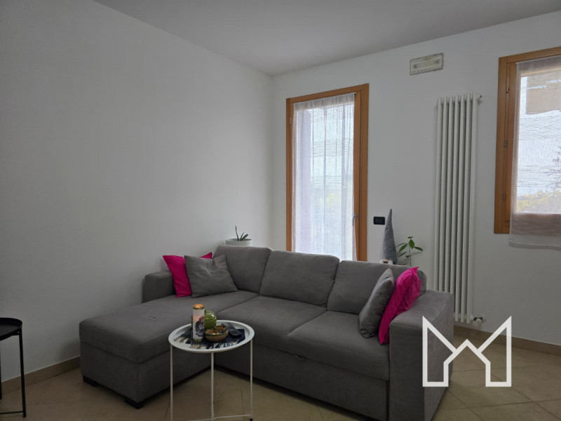 SAN ZENONE- In zona tranquilla e comoda a tutti i principali servizi, proponiamo appartamento bic...