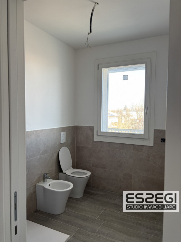 CASELLE di SELVAZZANO DENTRO: Proponiamo in vendita appartamento al secondo piano di un elegante ...