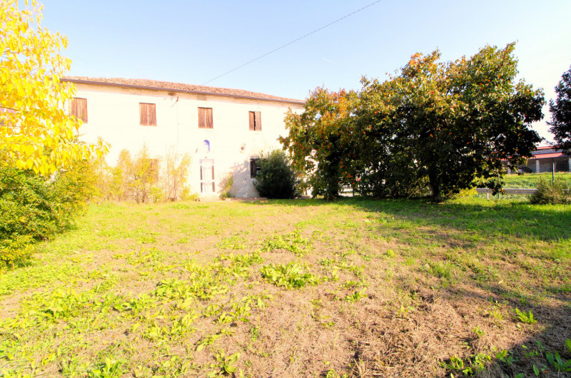 MONSELICE: proponiamo in vendita un affascinante rustico accostato risalente ai primi del '900. L...