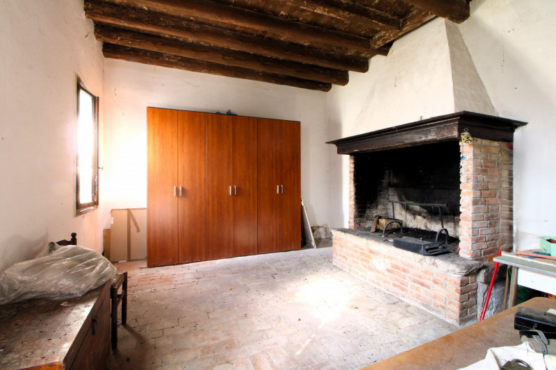 MONSELICE: rustico accostato da ristrutturare costruito ad inizio del 1900. Sviluppato su due liv...