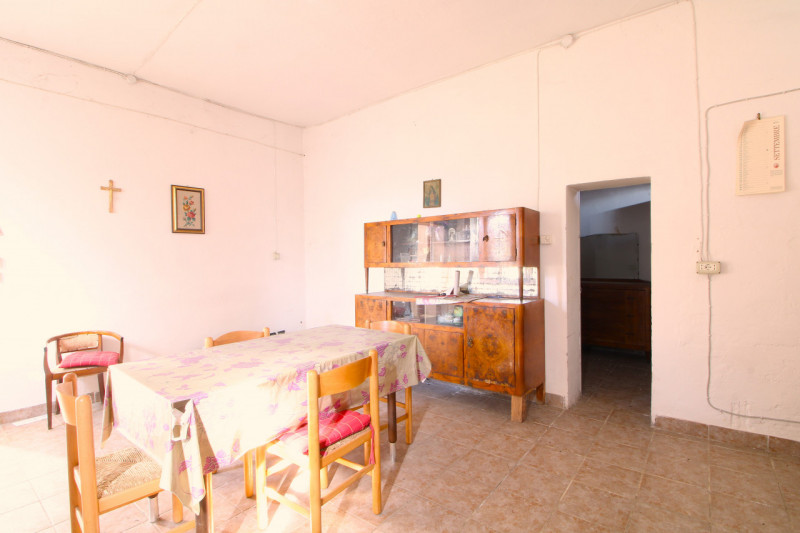 MONSELICE: rustico accostato da ristrutturare costruito ad inizio del 1900. Sviluppato su due liv...