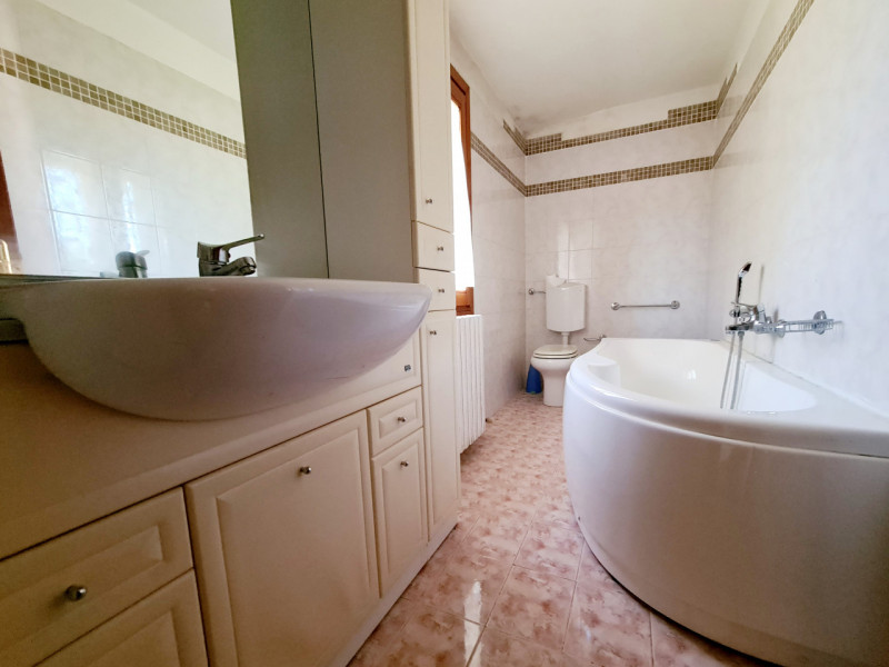 Proponiamo in vendita nel comune di Borgo Veneto, località di Megliadino San Fidenzio, bifamiliar...