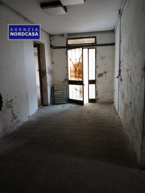 IMMOBILE RESIDENZIALE,COMMERCIALE E TERRENO EDIFICABILE
BORGORICCO: Immobile di due piani compost...