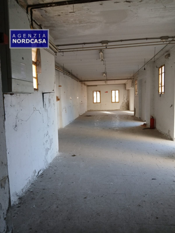 IMMOBILE RESIDENZIALE,COMMERCIALE E TERRENO EDIFICABILE
BORGORICCO: Immobile di due piani compost...