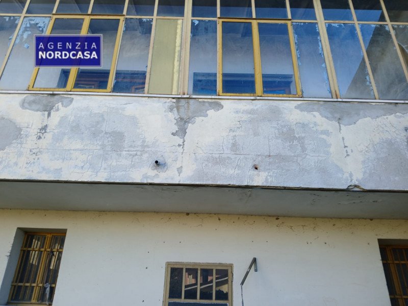 IMMOBILE RESIDENZIALE,COMMERCIALE E TERRENO EDIFICABILE
BORGORICCO: Immobile di due piani compost...