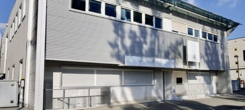 (Per INFO 3316190143) A Vedelago, in zona industriale, proponiamo in vendita un ufficio di circa ...