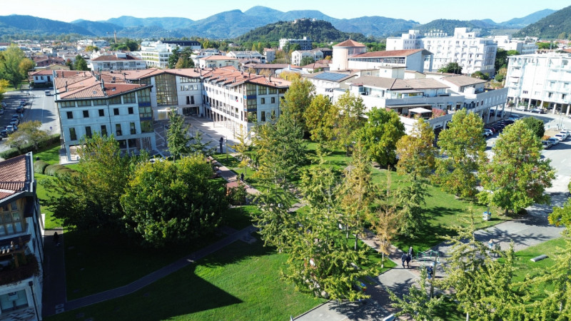 Attico esclusivo situato in una delle zone più prestigiose di Abano Terme, con una vista spettaco...