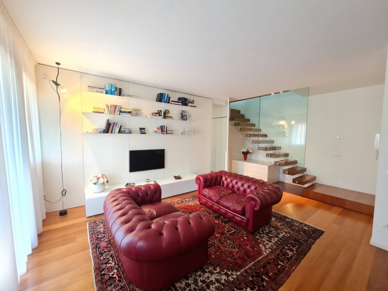 Attico esclusivo situato in una delle zone più prestigiose di Abano Terme, con una vista spettaco...