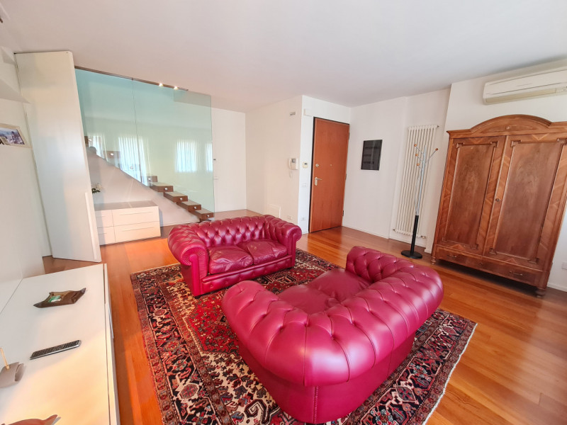 Attico esclusivo situato in una delle zone più prestigiose di Abano Terme, con una vista spettaco...