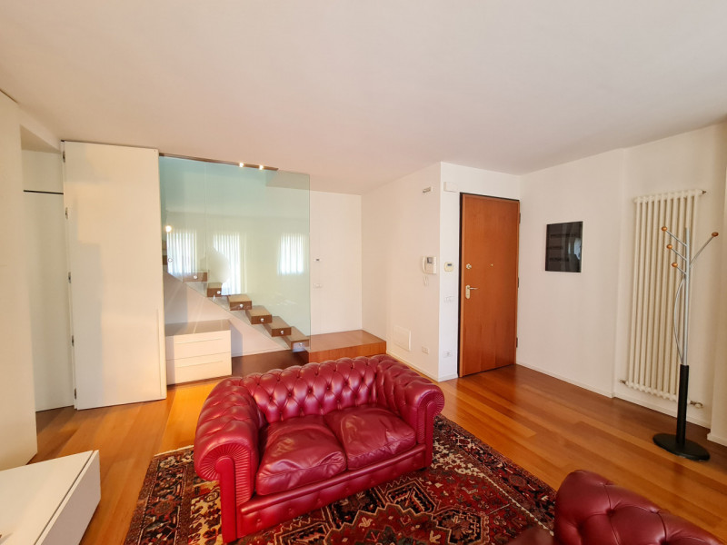 Attico esclusivo situato in una delle zone più prestigiose di Abano Terme, con una vista spettaco...