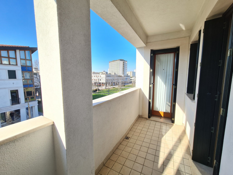 Attico esclusivo situato in una delle zone più prestigiose di Abano Terme, con una vista spettaco...