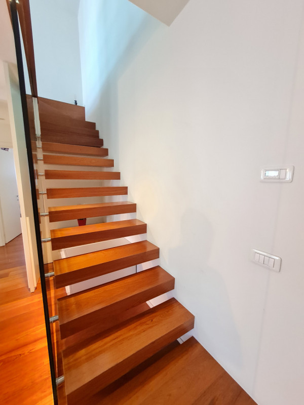 Attico esclusivo situato in una delle zone più prestigiose di Abano Terme, con una vista spettaco...