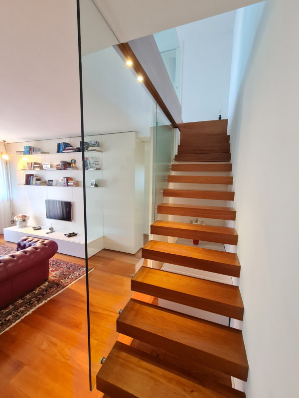 Attico esclusivo situato in una delle zone più prestigiose di Abano Terme, con una vista spettaco...