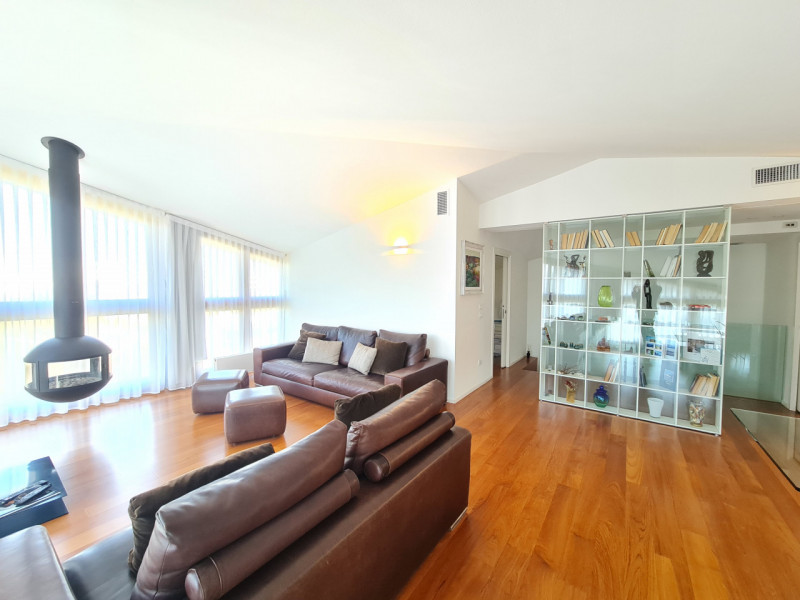 Attico esclusivo situato in una delle zone più prestigiose di Abano Terme, con una vista spettaco...