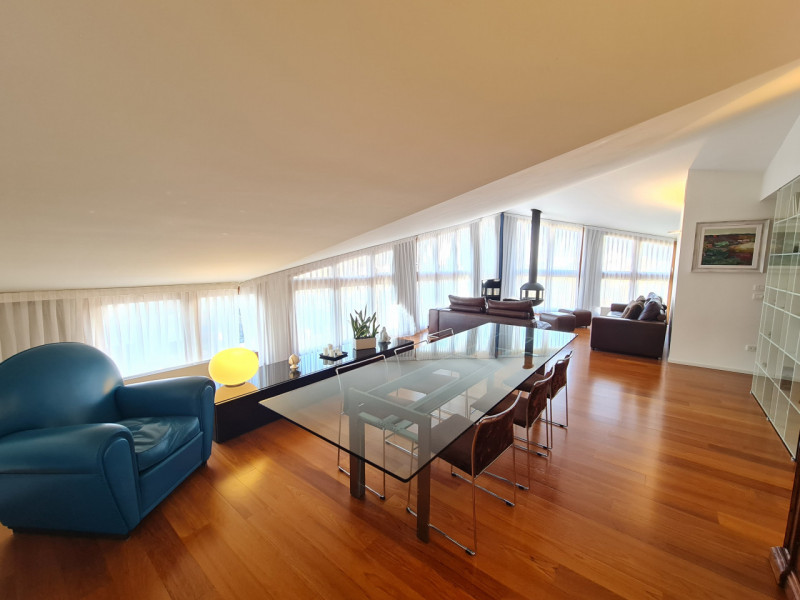 Attico esclusivo situato in una delle zone più prestigiose di Abano Terme, con una vista spettaco...