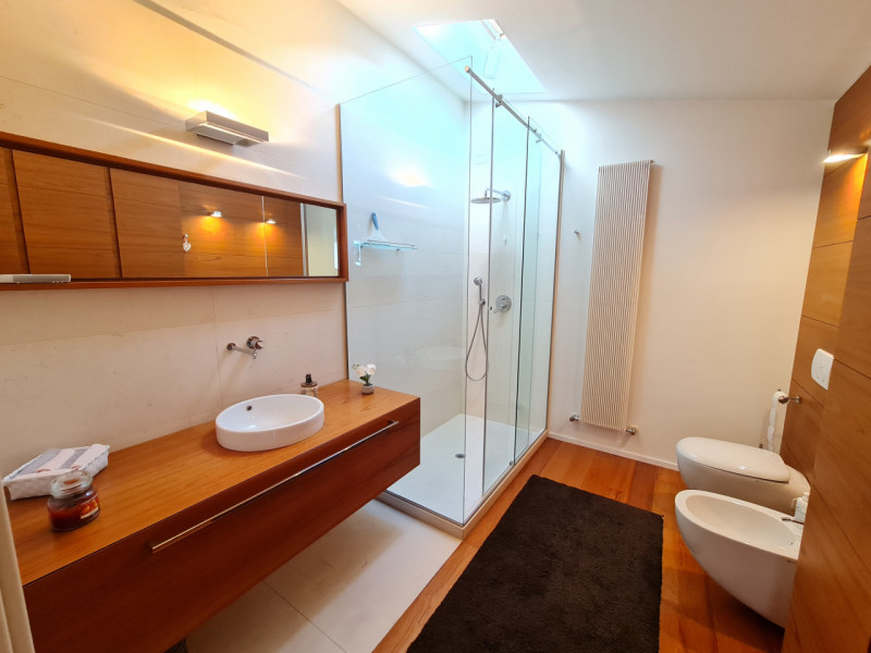 Attico esclusivo situato in una delle zone più prestigiose di Abano Terme, con una vista spettaco...