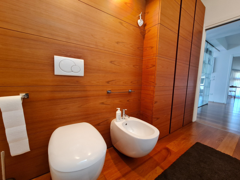 Attico esclusivo situato in una delle zone più prestigiose di Abano Terme, con una vista spettaco...