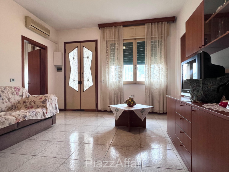 RIF. CORRV13

Casa singola situata nel comune di Correzzola, Villa del Bosco. Posizione super cen...