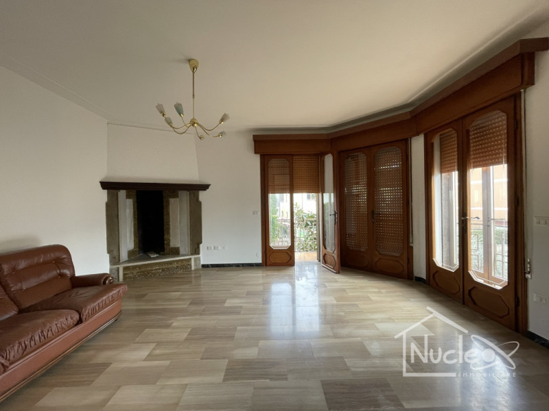 Due Carrare, in quartiere residenziale tranquillo vicino a Battaglia Terme e comodo al casello di...