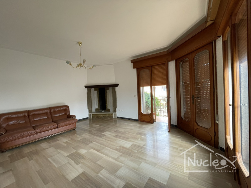 Due Carrare, in quartiere residenziale tranquillo vicino a Battaglia Terme e comodo al casello di...