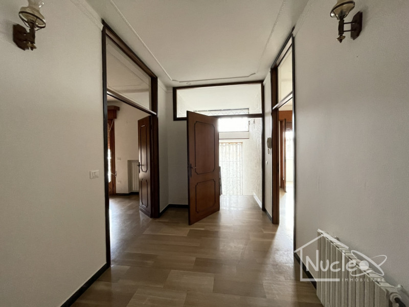 Due Carrare, in quartiere residenziale tranquillo vicino a Battaglia Terme e comodo al casello di...