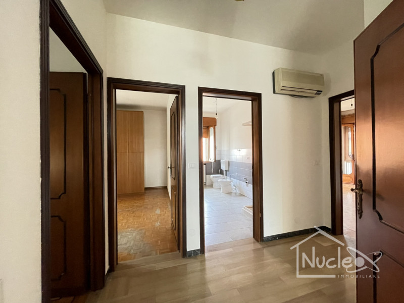 Due Carrare, in quartiere residenziale tranquillo vicino a Battaglia Terme e comodo al casello di...