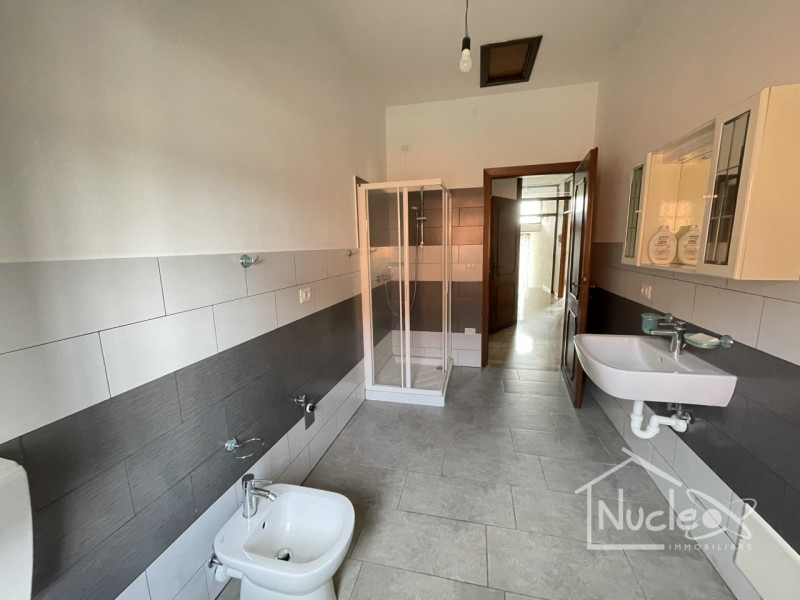 Due Carrare, in quartiere residenziale tranquillo vicino a Battaglia Terme e comodo al casello di...