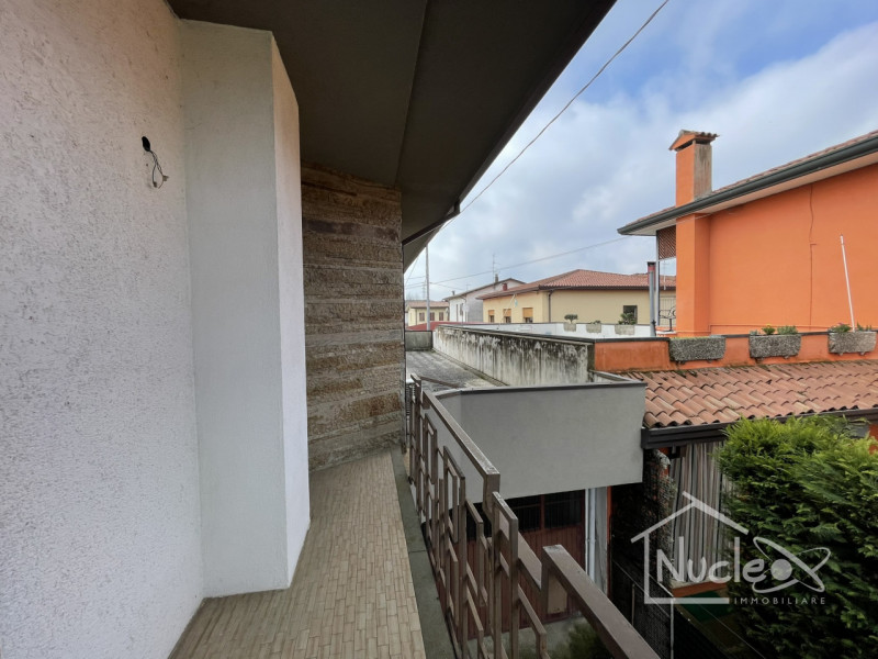 Due Carrare, in quartiere residenziale tranquillo vicino a Battaglia Terme e comodo al casello di...