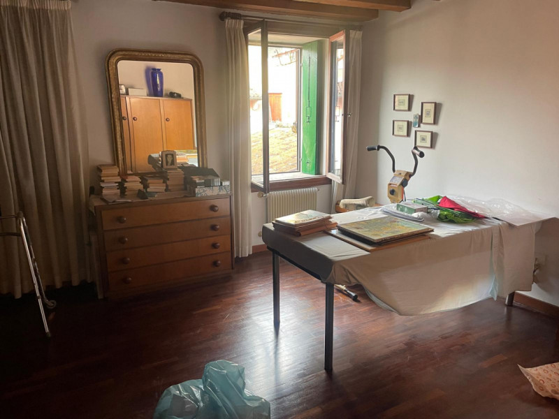 In centro storico, in palazzina di pregio di sole due unità, proponiamo appartamento al secondo e...