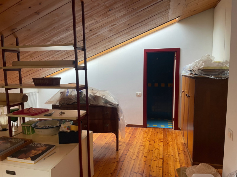 In centro storico, in palazzina di pregio di sole due unità, proponiamo appartamento al secondo e...