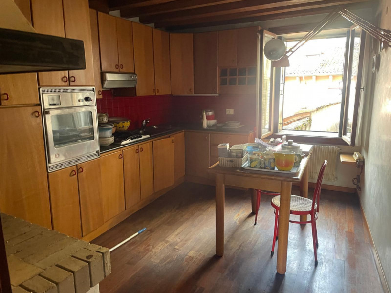 In centro storico, in palazzina di pregio di sole due unità, proponiamo appartamento al secondo e...