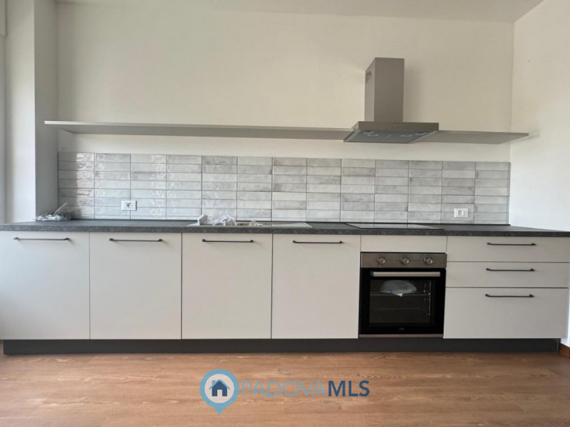 Immobile in esclusiva al Gruppo Padova MLS
ESCLUSIVA PROPRIETA'

Padova - Largo Europa: 

APPARTA...