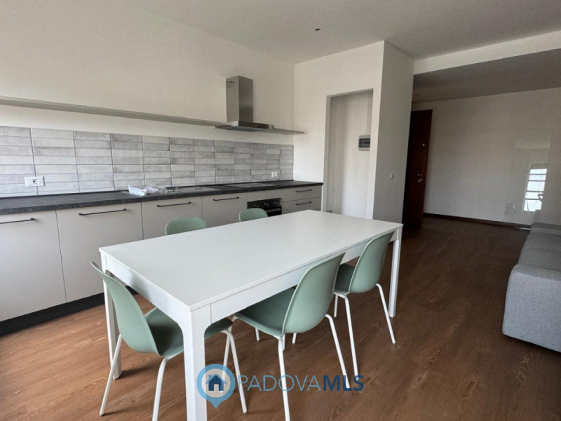 Immobile in esclusiva al Gruppo Padova MLS
ESCLUSIVA PROPRIETA'

Padova - Largo Europa: 

APPARTA...