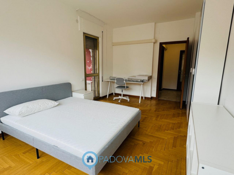 Immobile in esclusiva al Gruppo Padova MLS
ESCLUSIVA PROPRIETA'

Padova - Largo Europa: 

APPARTA...