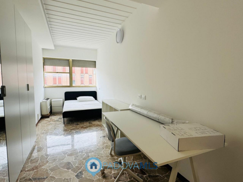 Immobile in esclusiva al Gruppo Padova MLS
ESCLUSIVA PROPRIETA'

Padova - Largo Europa: 

APPARTA...