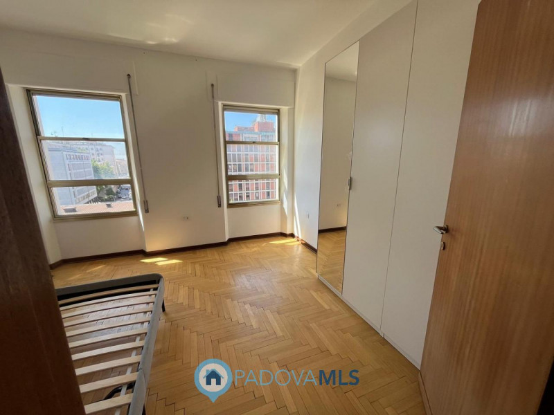 Immobile in esclusiva al Gruppo Padova MLS
ESCLUSIVA PROPRIETA'

Padova - Largo Europa: 

APPARTA...