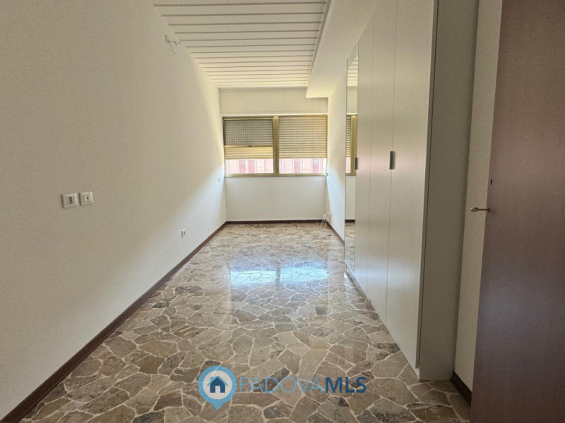 Immobile in esclusiva al Gruppo Padova MLS
ESCLUSIVA PROPRIETA'

Padova - Largo Europa: 

APPARTA...