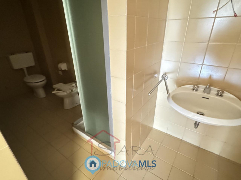 Immobile in esclusiva al Gruppo Padova MLS
ESCLUSIVA PROPRIETA'

Padova - Largo Europa: 

APPARTA...