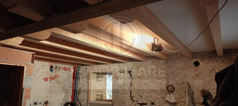 IN ZONA SEMICENTRALE DI PIOVENE ROCCHETTE VENDESI ABITAZIONE SINGOLA SU LOTTO DI CIRCA 1000MQ. AT...