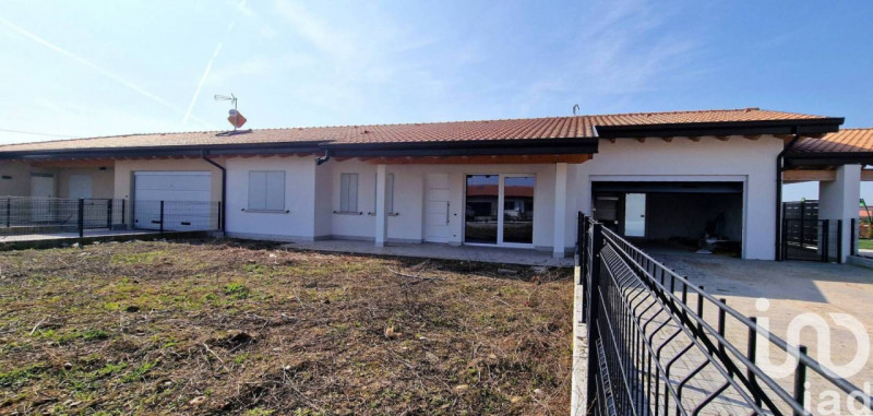 Castel d'Azzano Vendita Villa moderna
